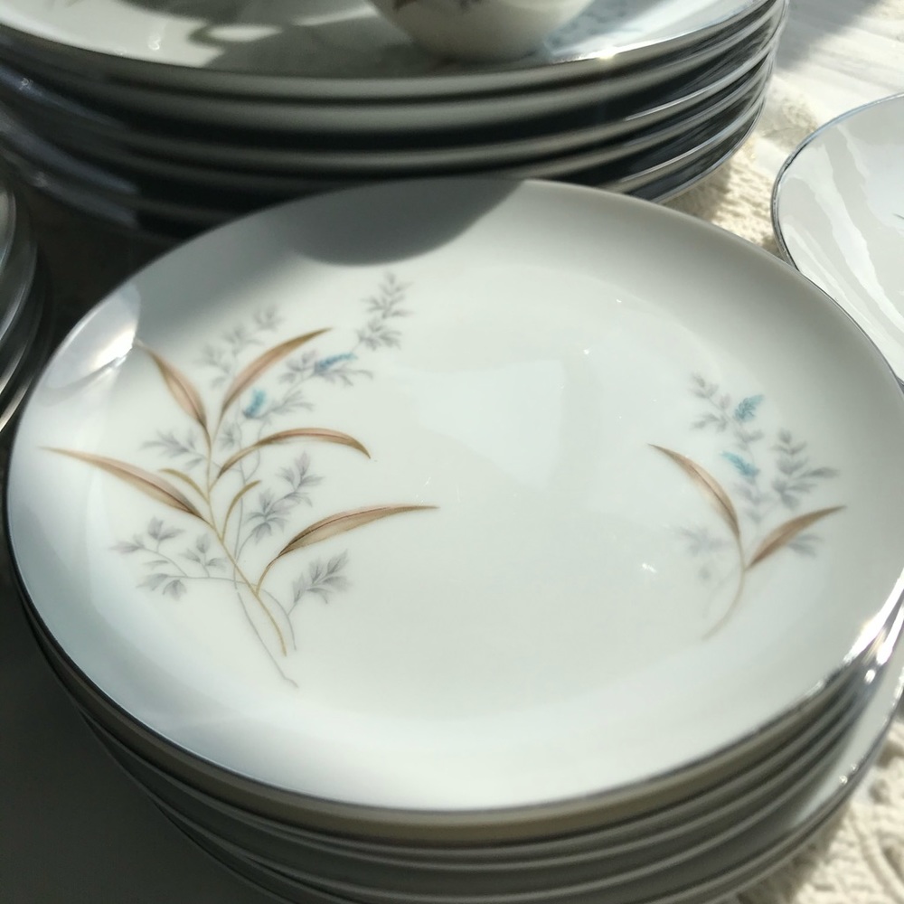 MCM Wentworth “Angelique” Fine China Set- Mid Century NOTE:$30 Extra Shipping - Picture 5 of 12